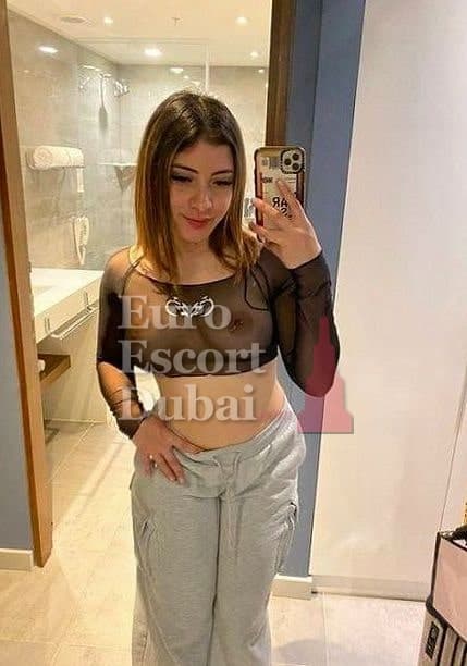 Alyssa, 26, escort in Dubai — 172 cm, blonde hair (photo 6 of 6)