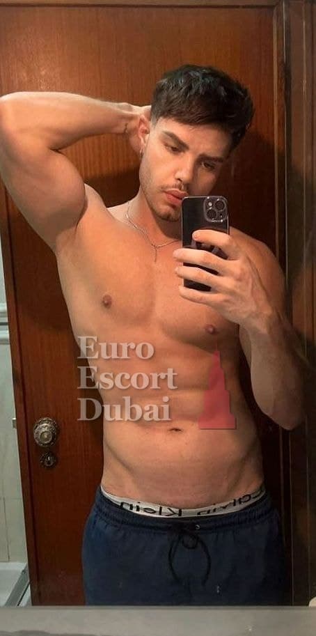 Ahmad, 28, escort in Dubai — 183 cm, brown hair (photo 2 of 4)
