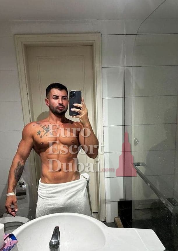 Damian, 30, escort in Dubai — 175 cm, black hair (photo 4 of 13)