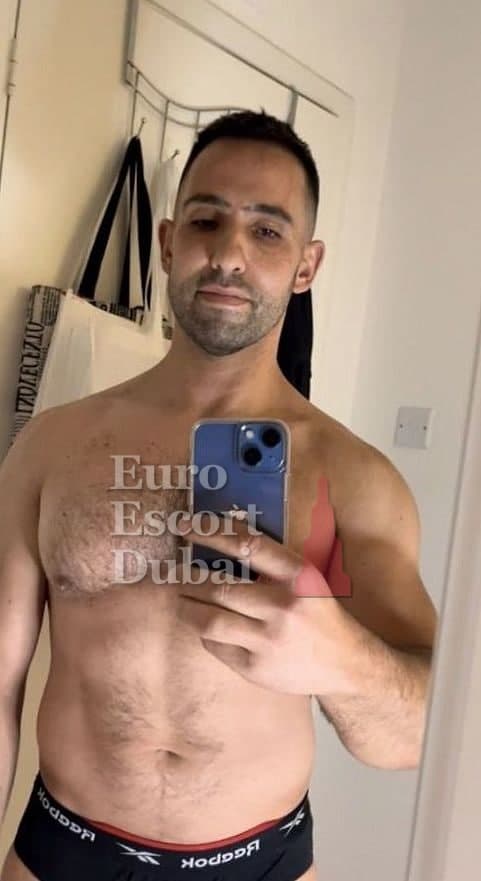 Theo, 36, escort in Dubai — black hair, 173 cm (photo 3 of 13)