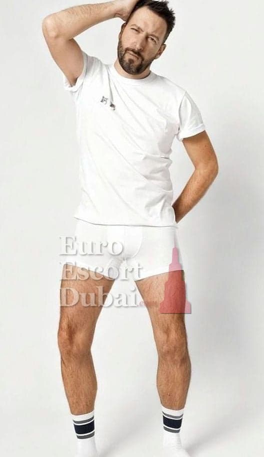Bradley, 35, escort in Abu Dhabi — 175 cm, black hair (photo 12 of 12)