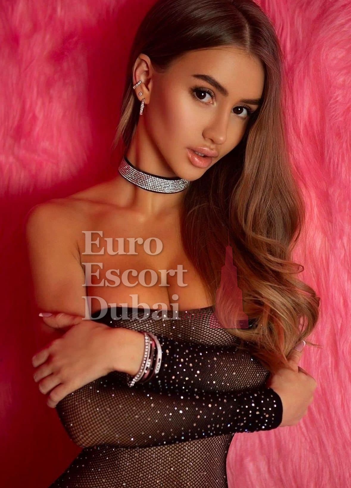 Michelle, 22, escort in Dubai — French, 168 cm (photo 5 of 6)