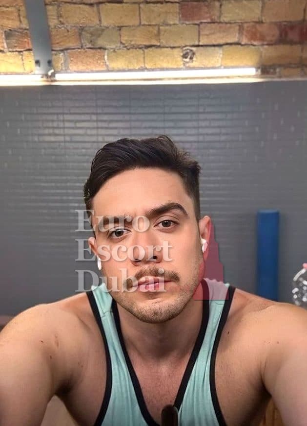Ahmed, 28, escort in Dubai — black hair, 178 cm (photo 11 of 13)
