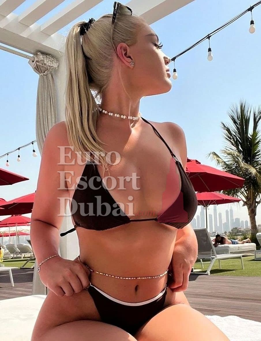 Eliana, 23, escort in Abu Dhabi — 168 cm, blonde hair (photo 4 of 4)