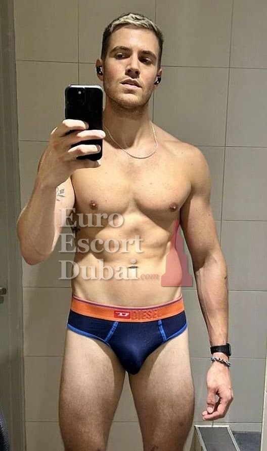 Tyler, 32, escort in Abu Dhabi — 183 cm, blonde hair (photo 6 of 13)