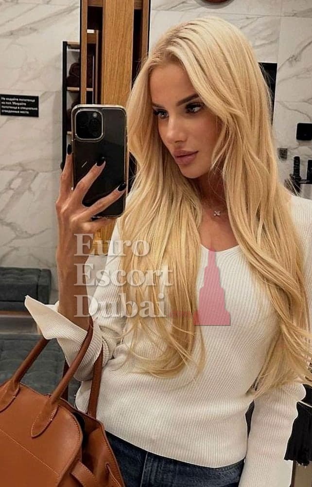 Nuria, 23, escort in Dubai — 170 cm, blonde hair (photo 3 of 10)