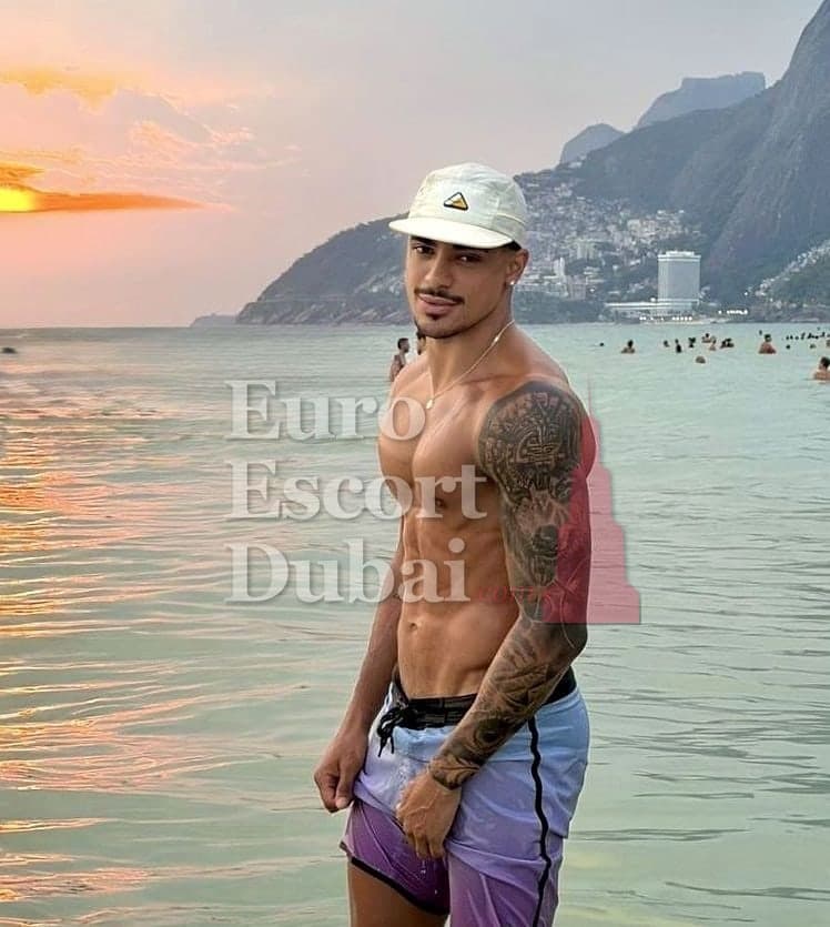 Dev, 26, escort in Dubai — 183 cm, black hair (photo 10 of 13)