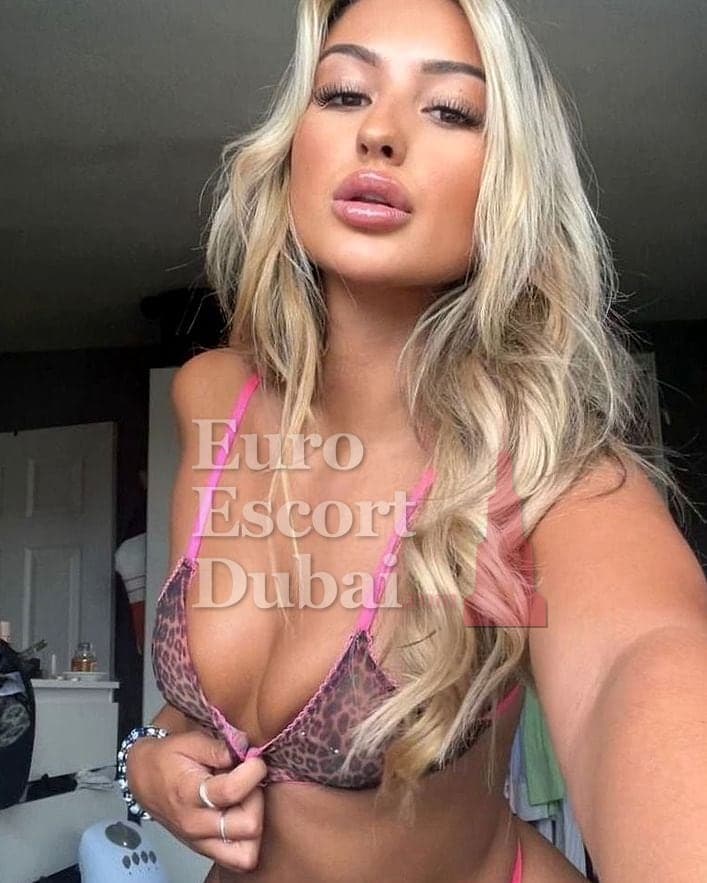 Indah, 25, escort in Dubai — Indonesian, 167 cm (photo 2 of 5)