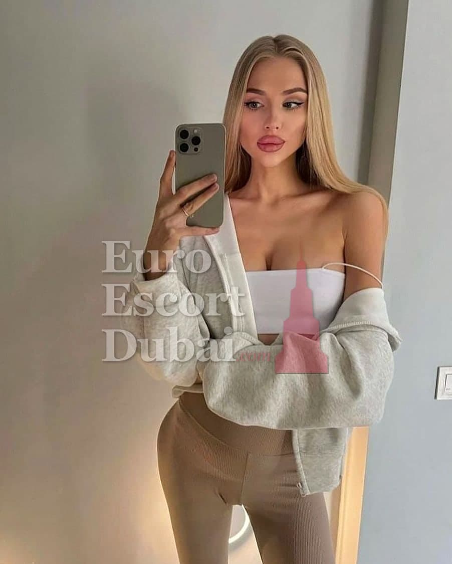 Maelle, 23, escort in Dubai — blonde hair, 170 cm (photo 3 of 10)
