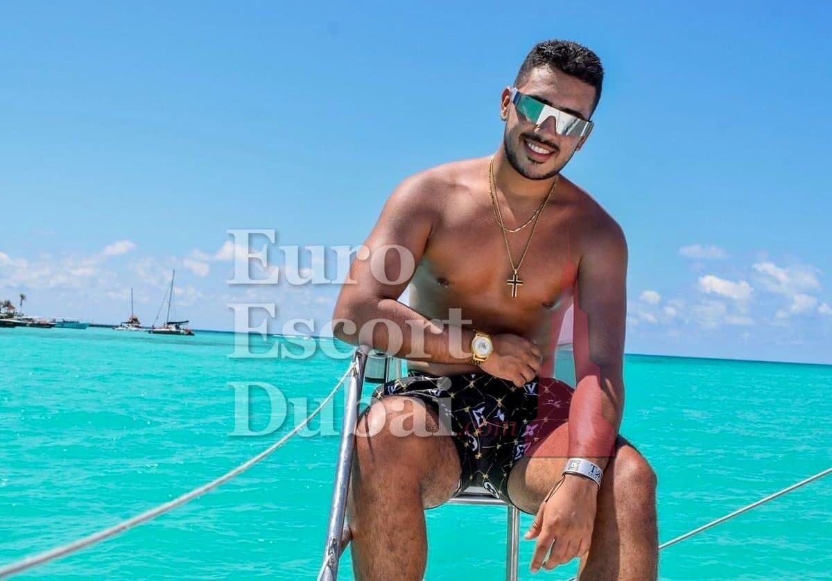 Eduardo, 21, escort in Abu Dhabi — black hair, 185 cm (photo 3 of 10)