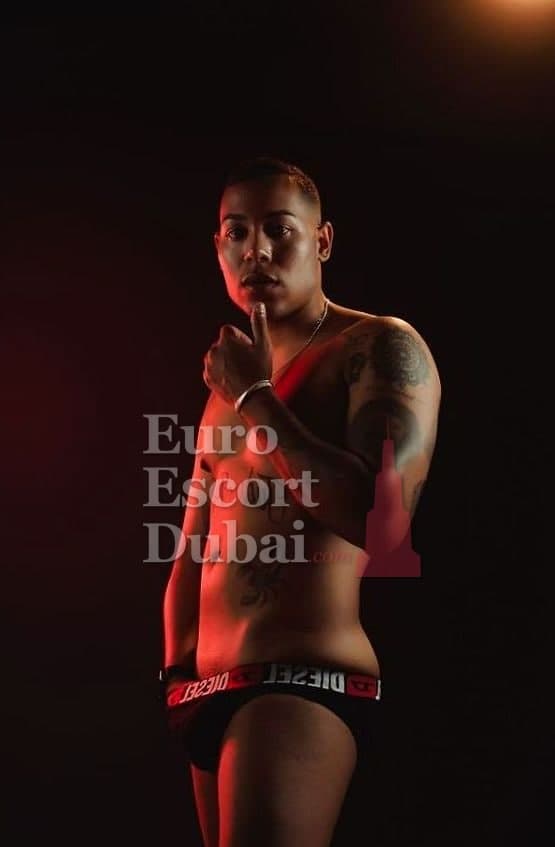 Marcus, 25, escort in Dubai — black hair, 180 cm (photo 11 of 13)