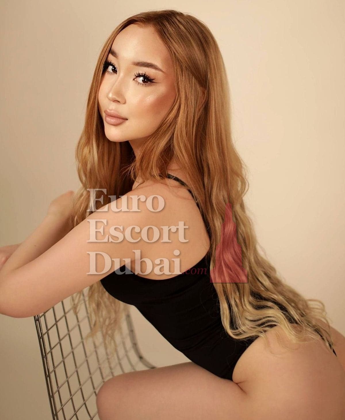 Fenna, 21, escort in Dubai — blonde hair, 167 cm (photo 7 of 13)