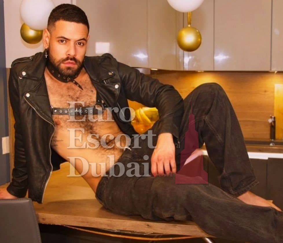 Maxime, 31, escort in Dubai — brown hair, 180 cm (photo 9 of 9)