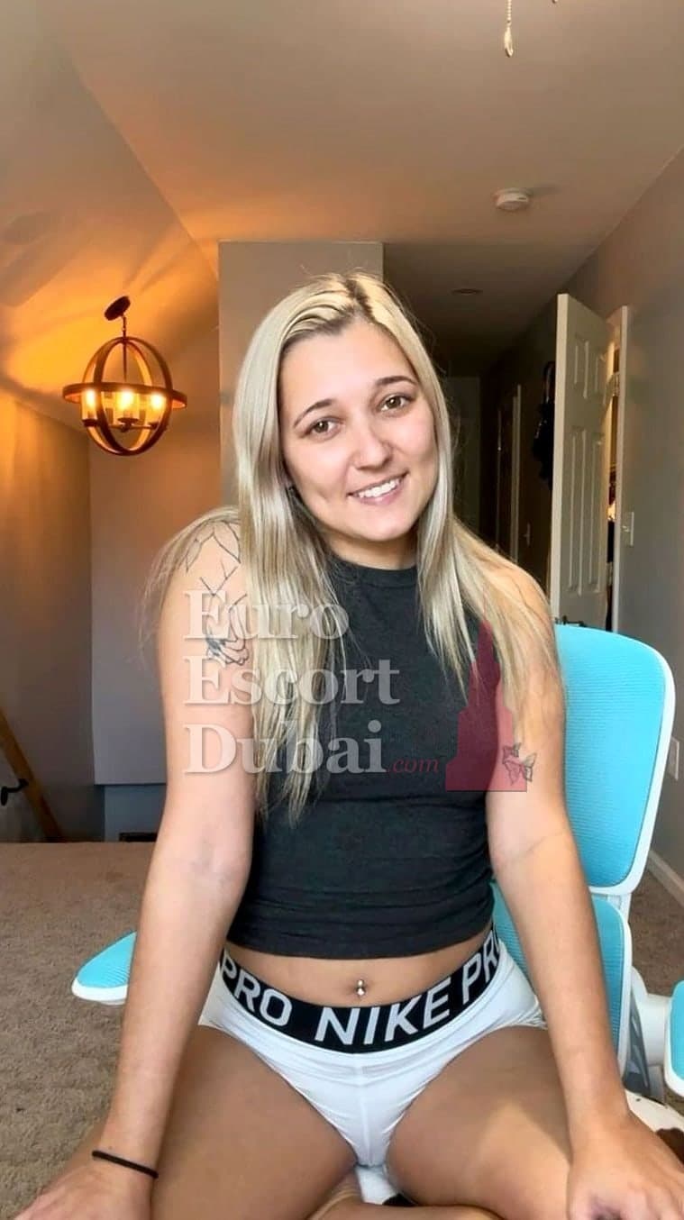 Fiona, 25, escort in Dubai — 172 cm, blonde hair (photo 4 of 5)