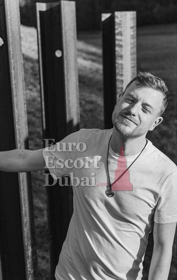 Troy, 27, escort in Dubai — brown hair, 175 cm (photo 1 of 4)