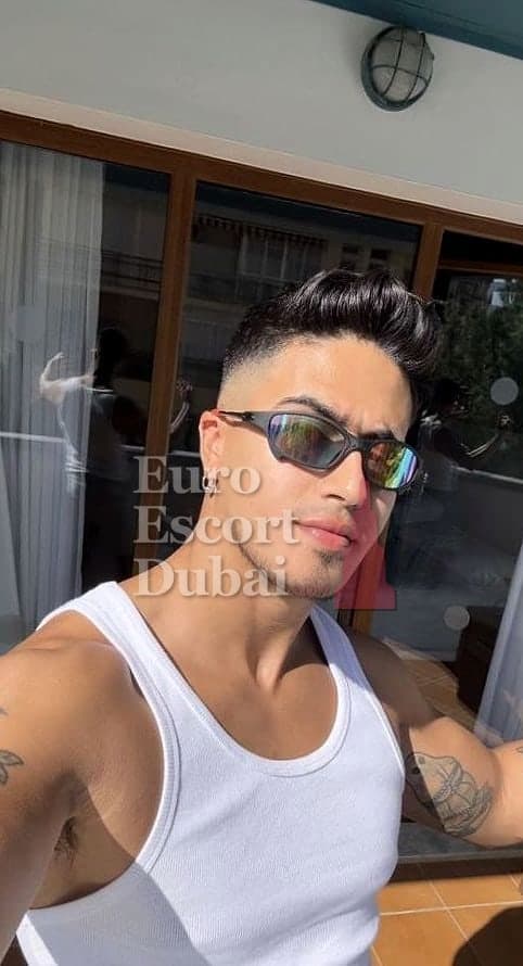 Maksim, 25, escort in Dubai — 178 cm, black hair (photo 6 of 8)