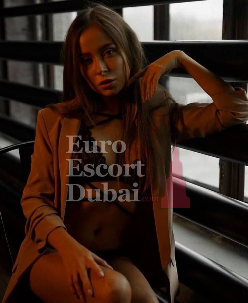 Francesca Chanel, 33, escort in Dubai — 169 cm, brown hair (photo 2 of 5)