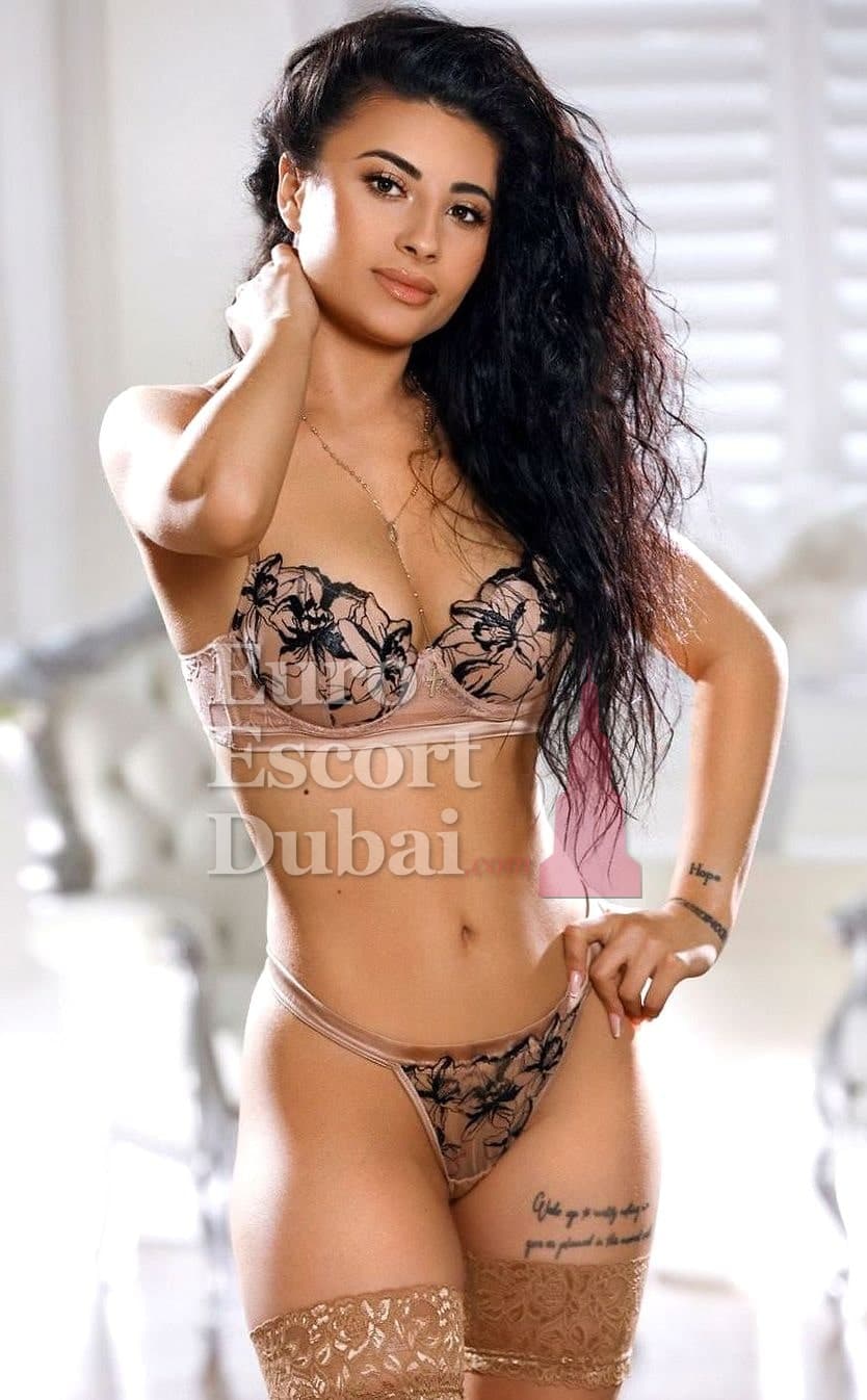Kenza, 26, escort in Dubai — brown hair, 166 cm (photo 3 of 10)
