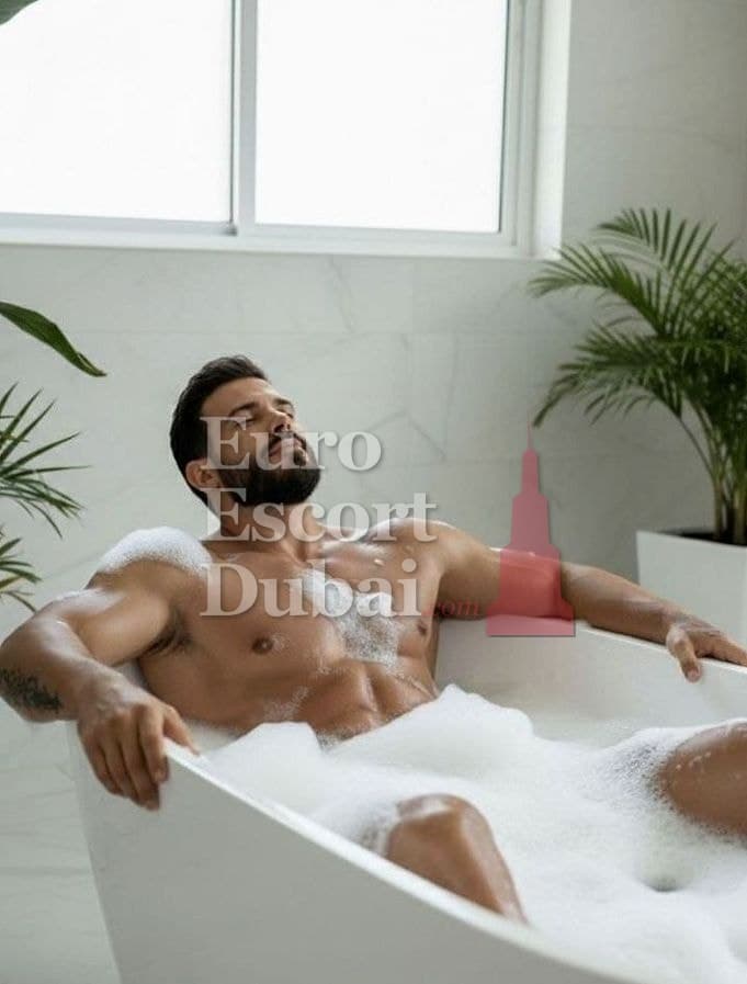 Felix, 28, escort in Dubai — 180 cm, brown hair (photo 4 of 6)