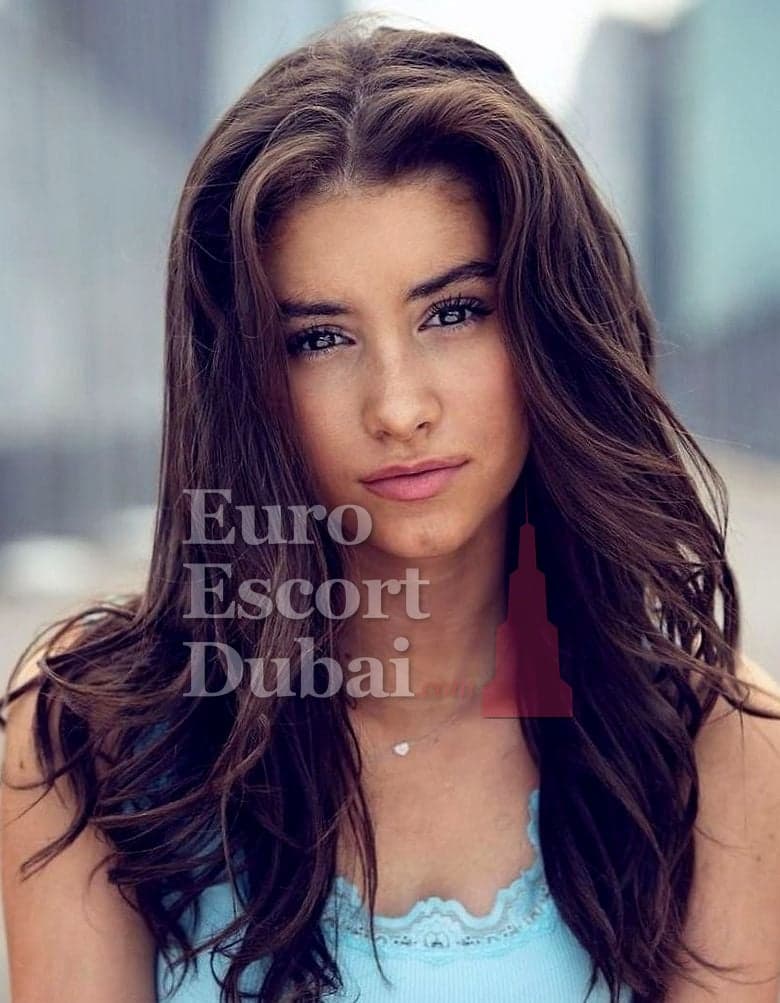 Mathea, 21, escort in Sharjah — brown hair, French (photo 4 of 6)