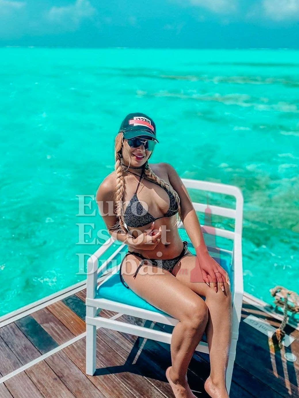 Nicole, 30, escort in Ajman — brown hair, 167 cm (photo 5 of 5)