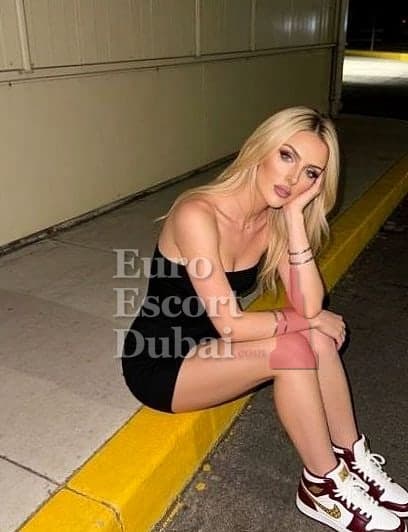 Sonya, 25, escort in Abu Dhabi — 176 cm, blonde hair (photo 6 of 13)