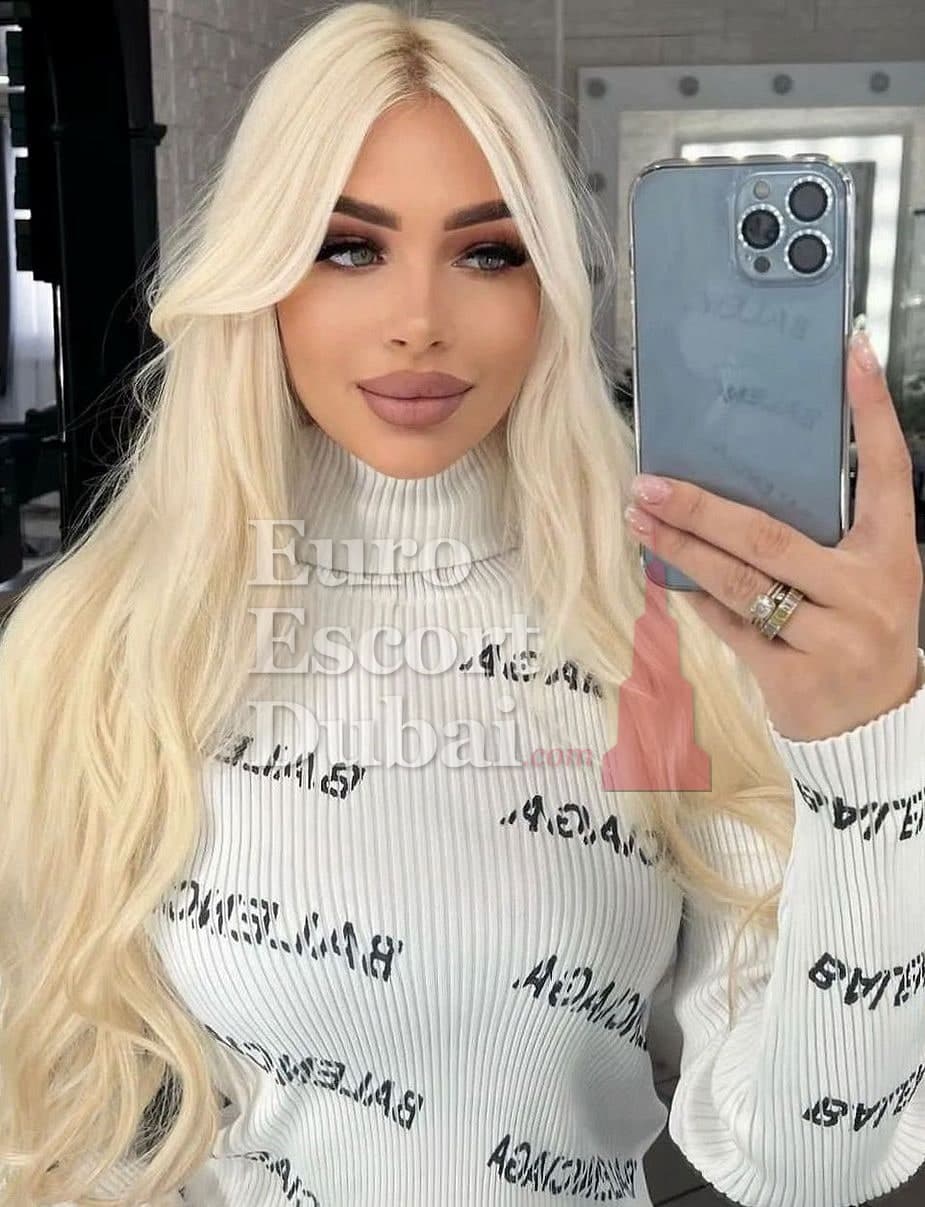 Heloise, 24, escort in Dubai — 170 cm, blonde hair (photo 8 of 8)