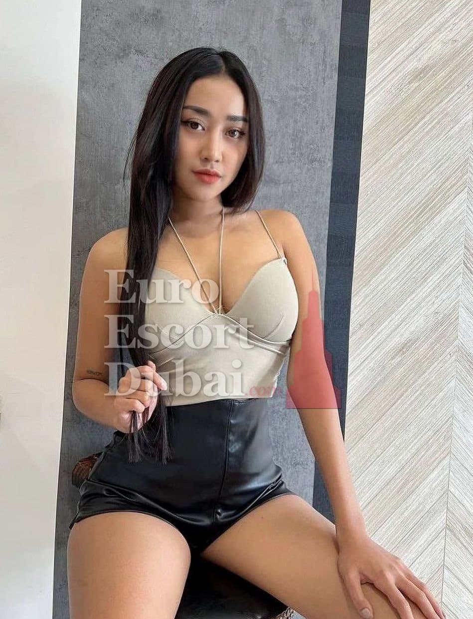 Liyana, 27, escort in Dubai — 174 cm, blonde hair (photo 4 of 4)