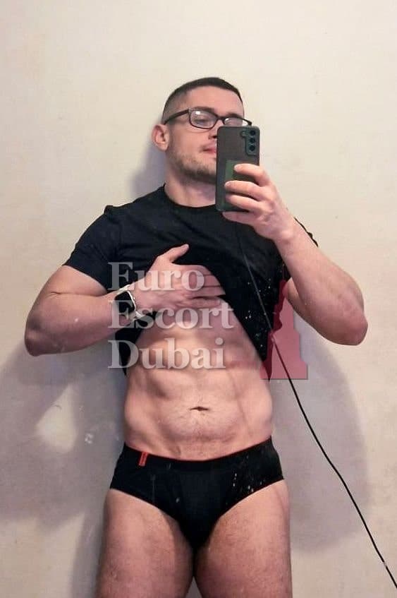 Vadim, 27, escort in Dubai — brown hair, 178 cm (photo 11 of 13)