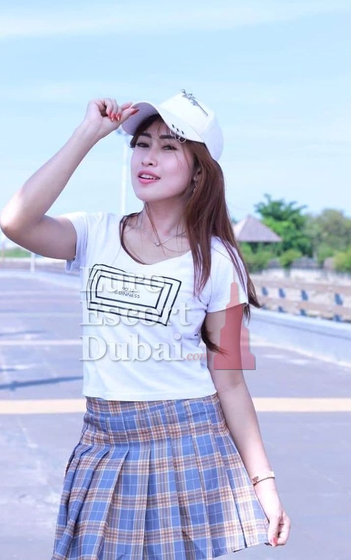 Sari, 26, escort in Dubai — brown hair, 160 cm (photo 5 of 7)