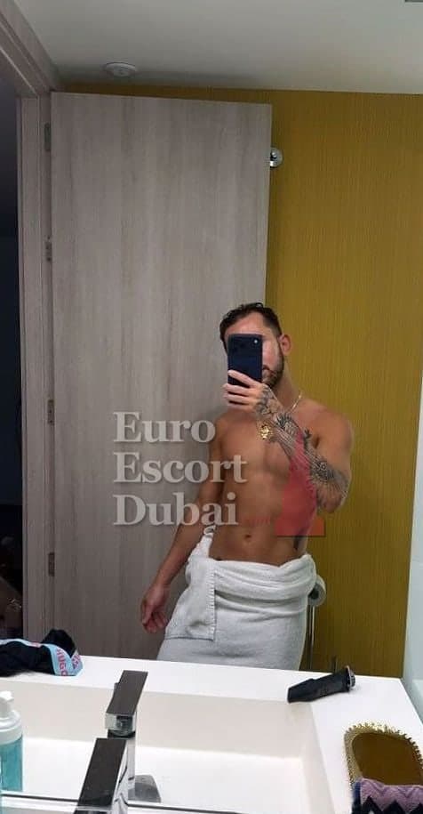 Farid, 25, escort in Dubai — black hair, 163 cm (photo 1 of 8)