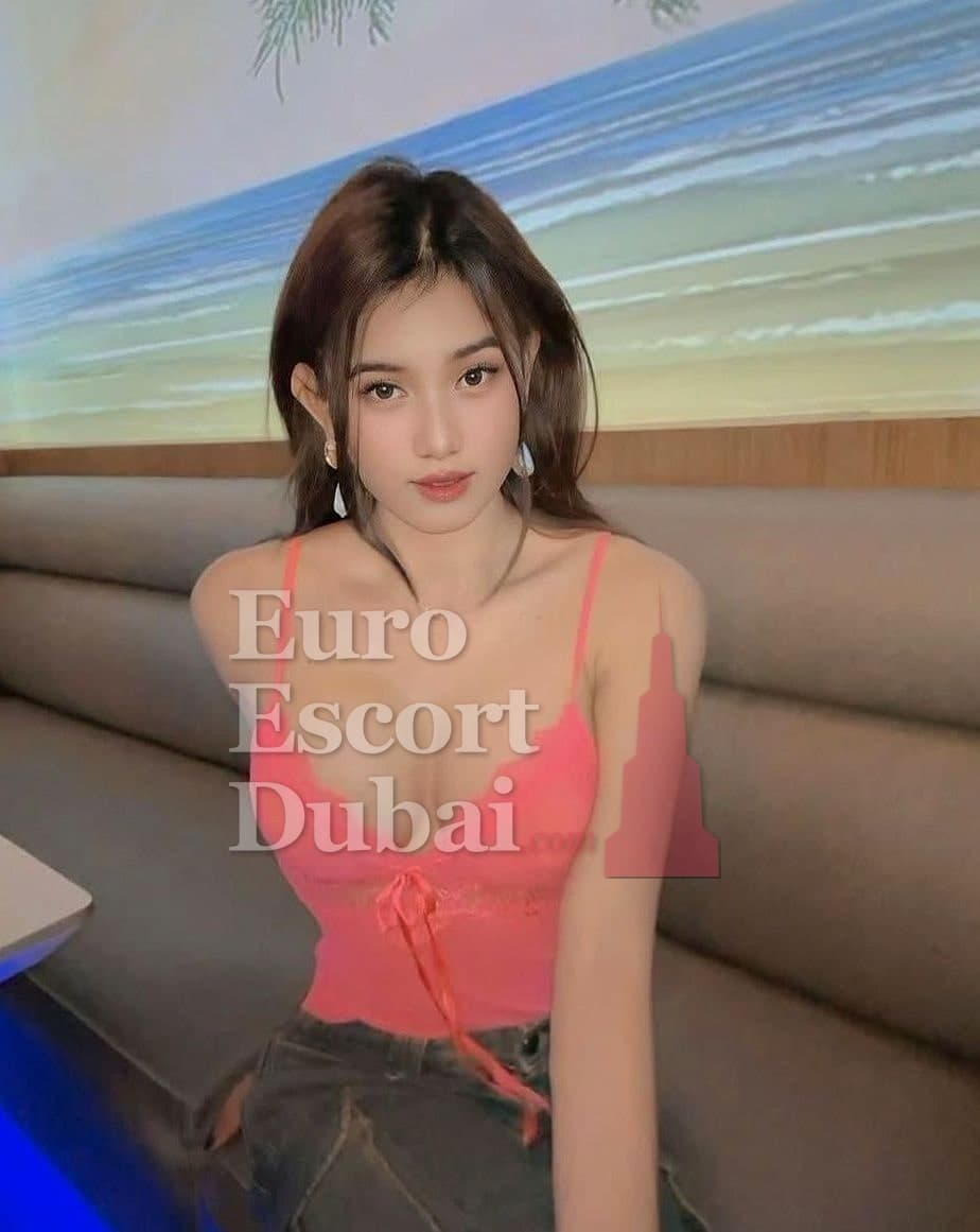 Yuni, 27, escort in Dubai — 167 cm, brown hair (photo 2 of 8)