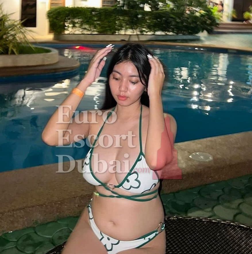 Yen, 24, escort in Dubai — black hair, Indonesian (photo 1 of 8)