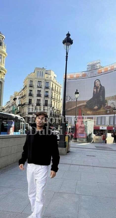 Rashid, 24, escort in Dubai — 180 cm, brown hair (photo 4 of 7)
