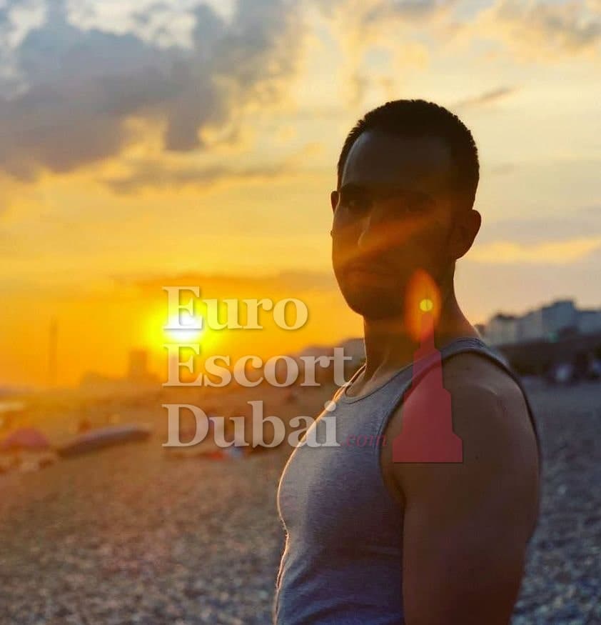 Theo, 36, escort in Dubai — black hair, 173 cm (photo 13 of 13)