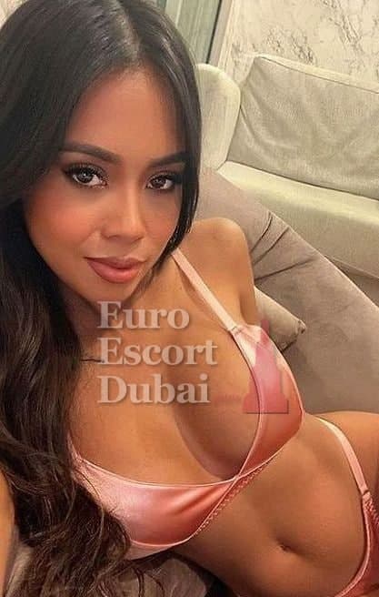 Deborah, 25, escort in Dubai — 166 cm, black hair (photo 3 of 5)