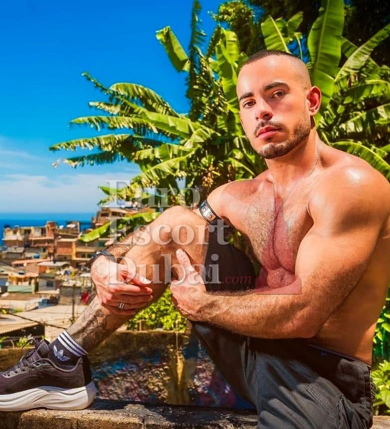 Felipe, 28, escort in Ras Al Khaimah — 175 cm, black hair (photo 10 of 13)