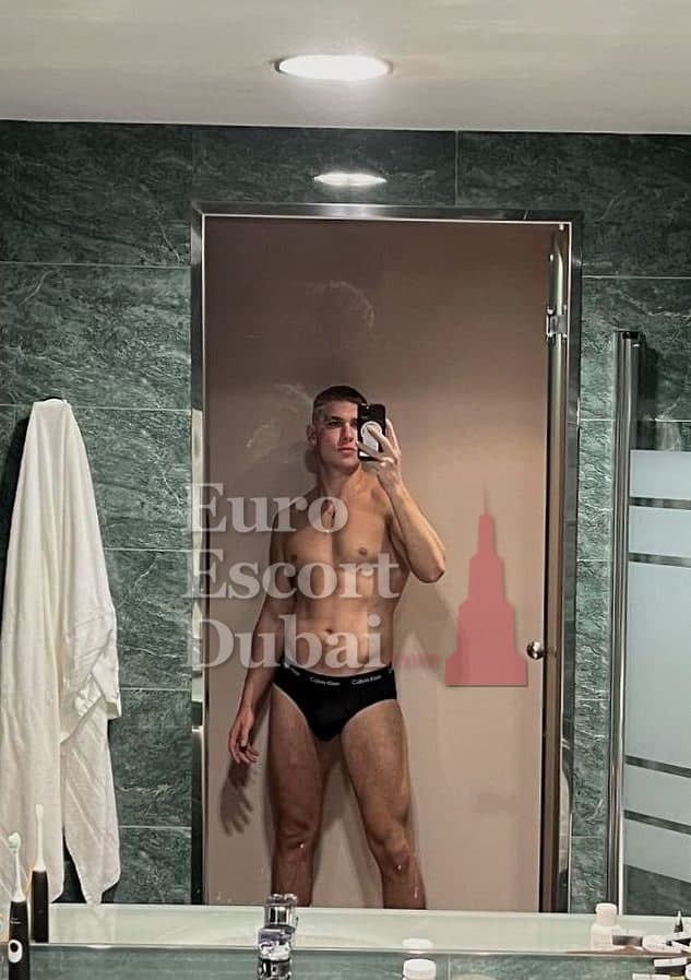 Hassan, 26, escort in Dubai — 188 cm, brown hair (photo 10 of 11)