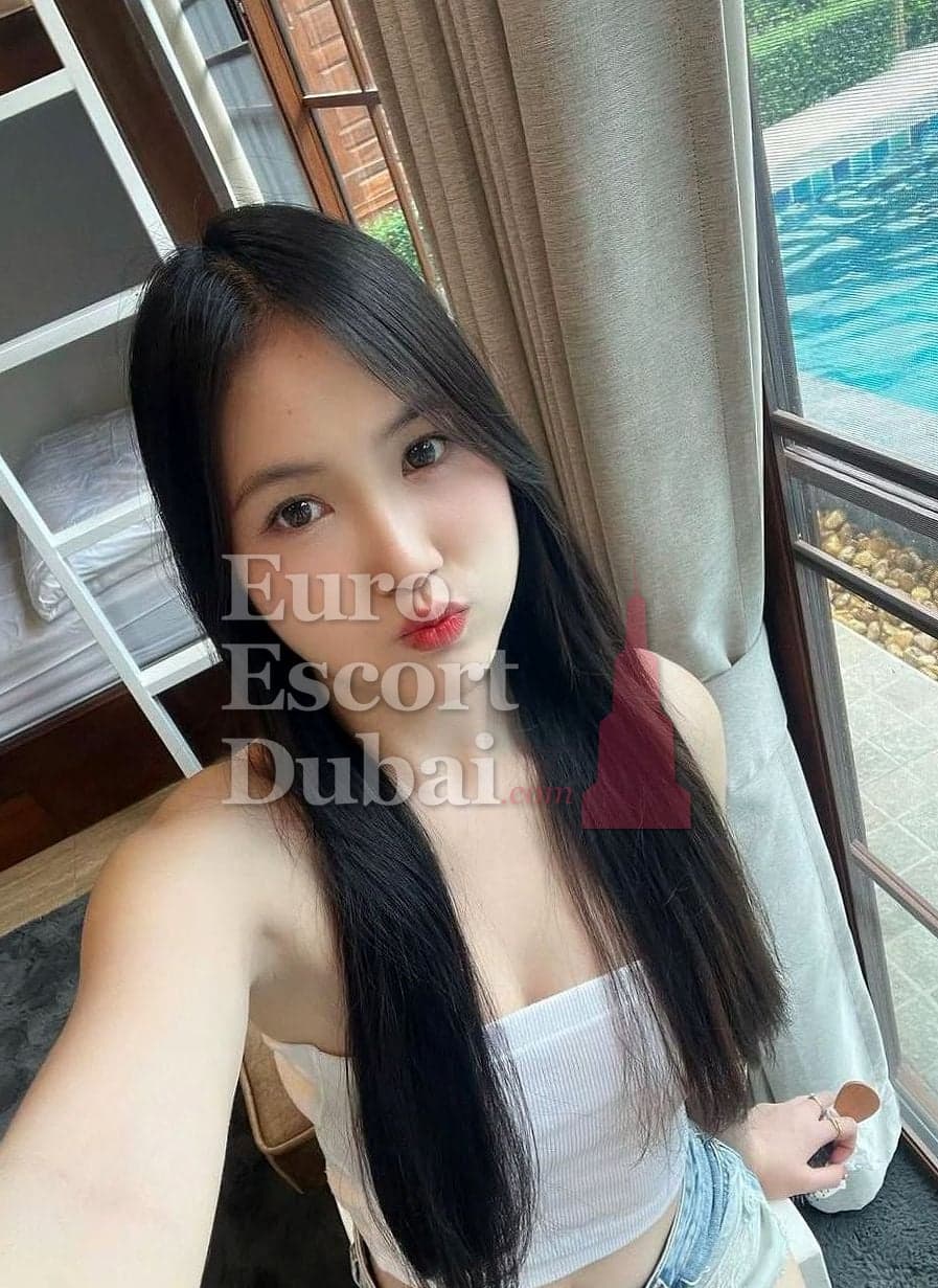 Linh, 23, escort in Al Ain — Indonesian, 157 cm (photo 5 of 9)