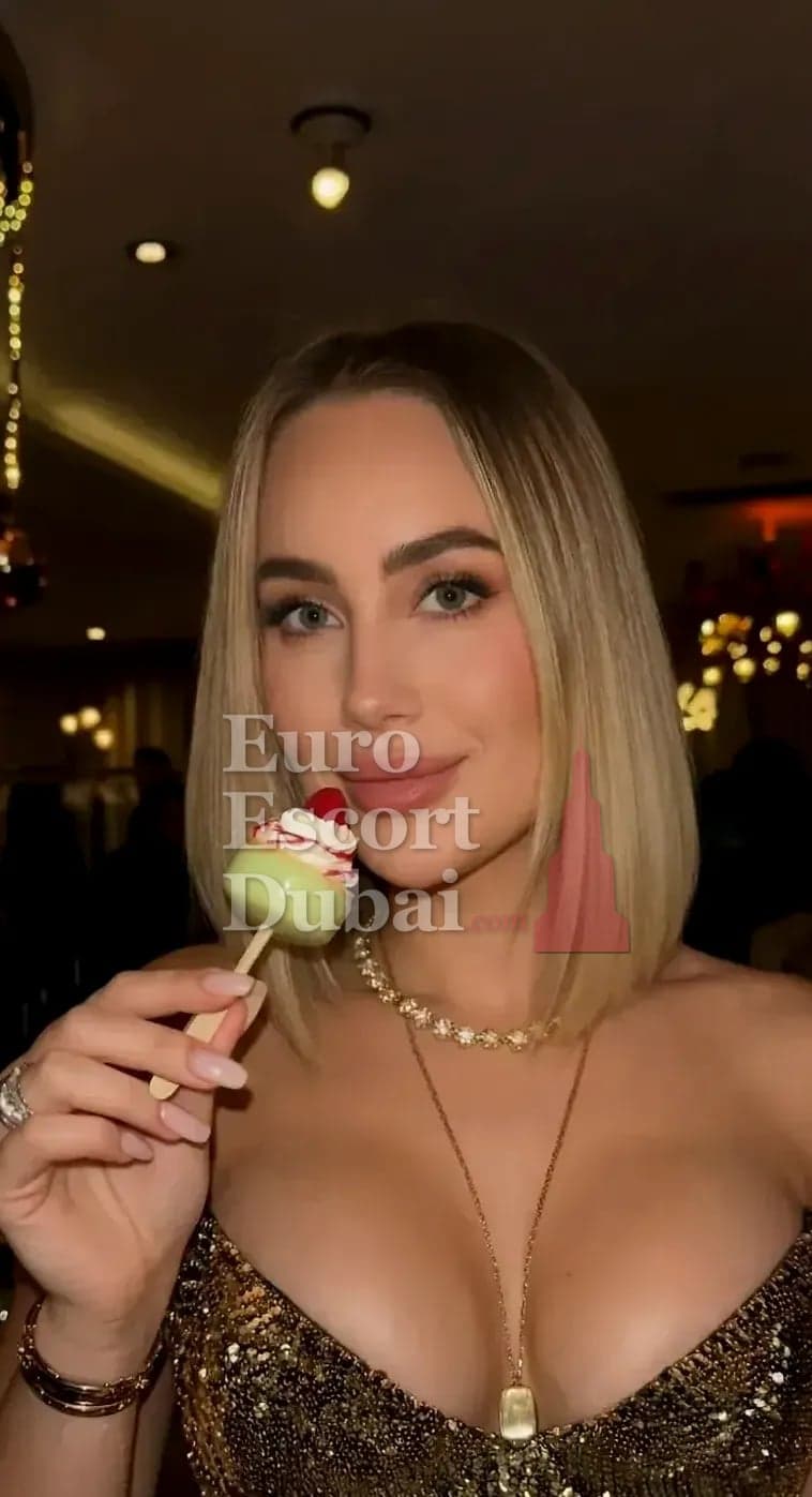 Beatrix, 30, escort in Dubai — brown hair, 170 cm (photo 3 of 5)