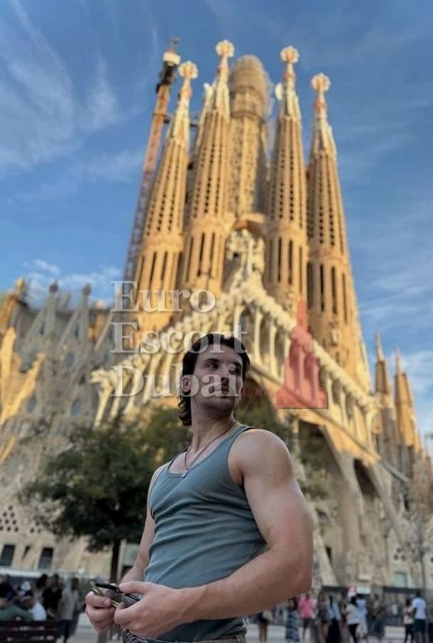 Ethan, 32, escort in Dubai — brown hair, 183 cm (photo 9 of 10)