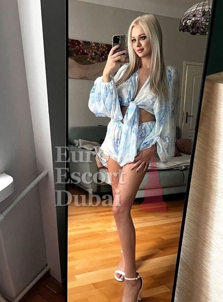 Zeynep, 23, escort in Sharjah — Turkish, 169 cm (photo 2 of 6)