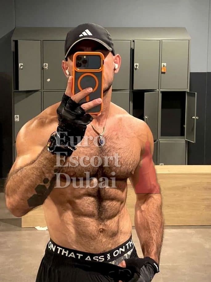 Felipe, 28, escort in Ras Al Khaimah — 175 cm, black hair (photo 8 of 13)