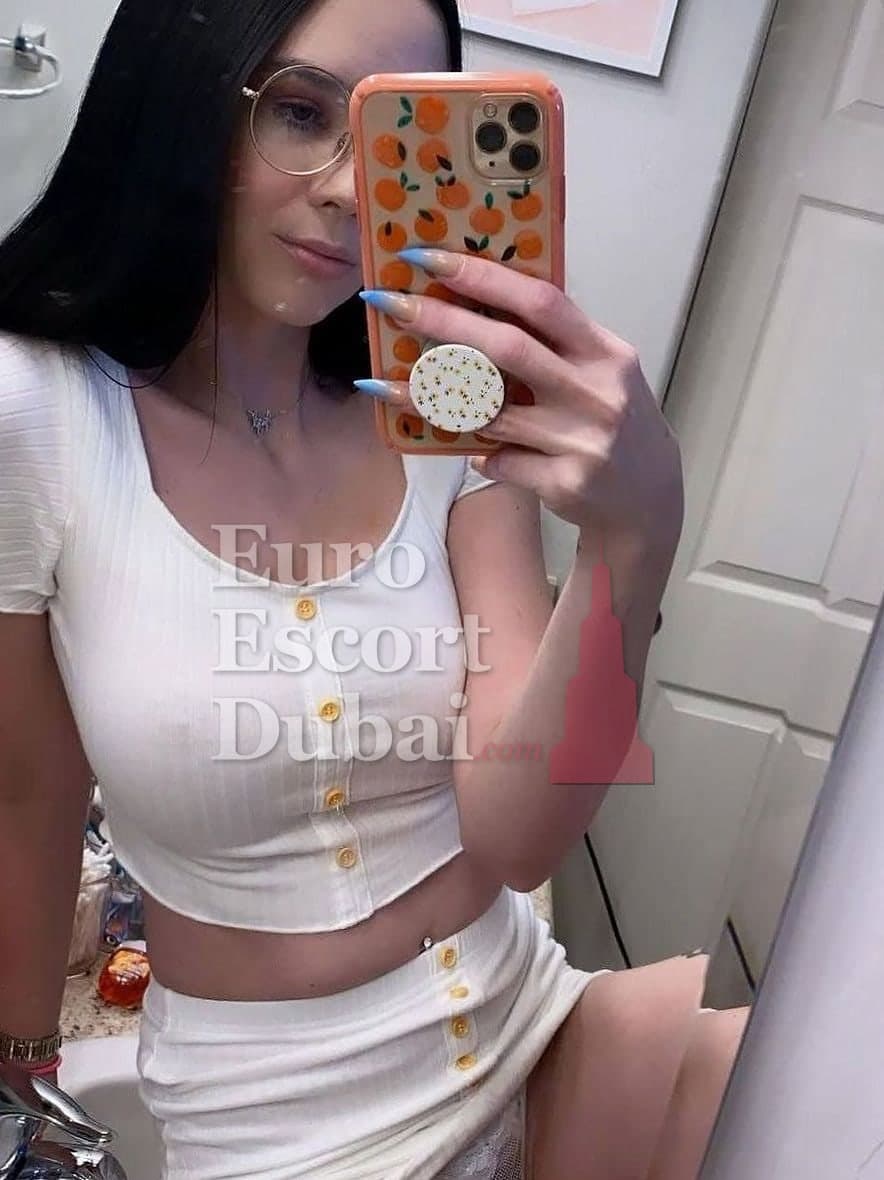 Katrin, 28, escort in Dubai — black hair, Belgian (photo 4 of 4)