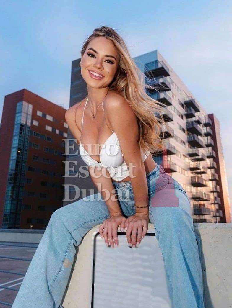 Stacy, 22, escort in Dubai — blonde hair, French (photo 1 of 6)