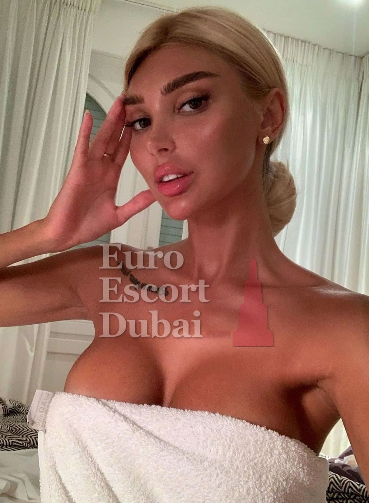 Nelly, 26, escort in Dubai — Russian, 168 cm (photo 5 of 9)