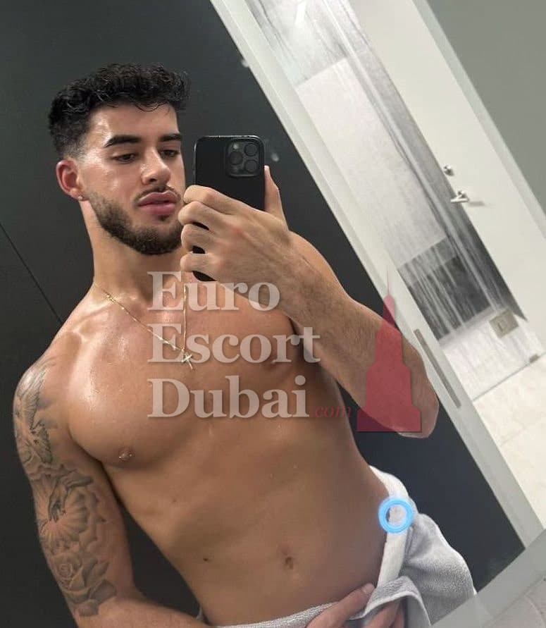 Blake, 24, escort in Dubai — blonde hair, 185 cm (photo 1 of 13)
