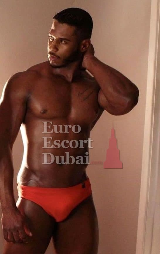 Owen, 29, escort in Dubai — 183 cm, black hair (photo 2 of 13)