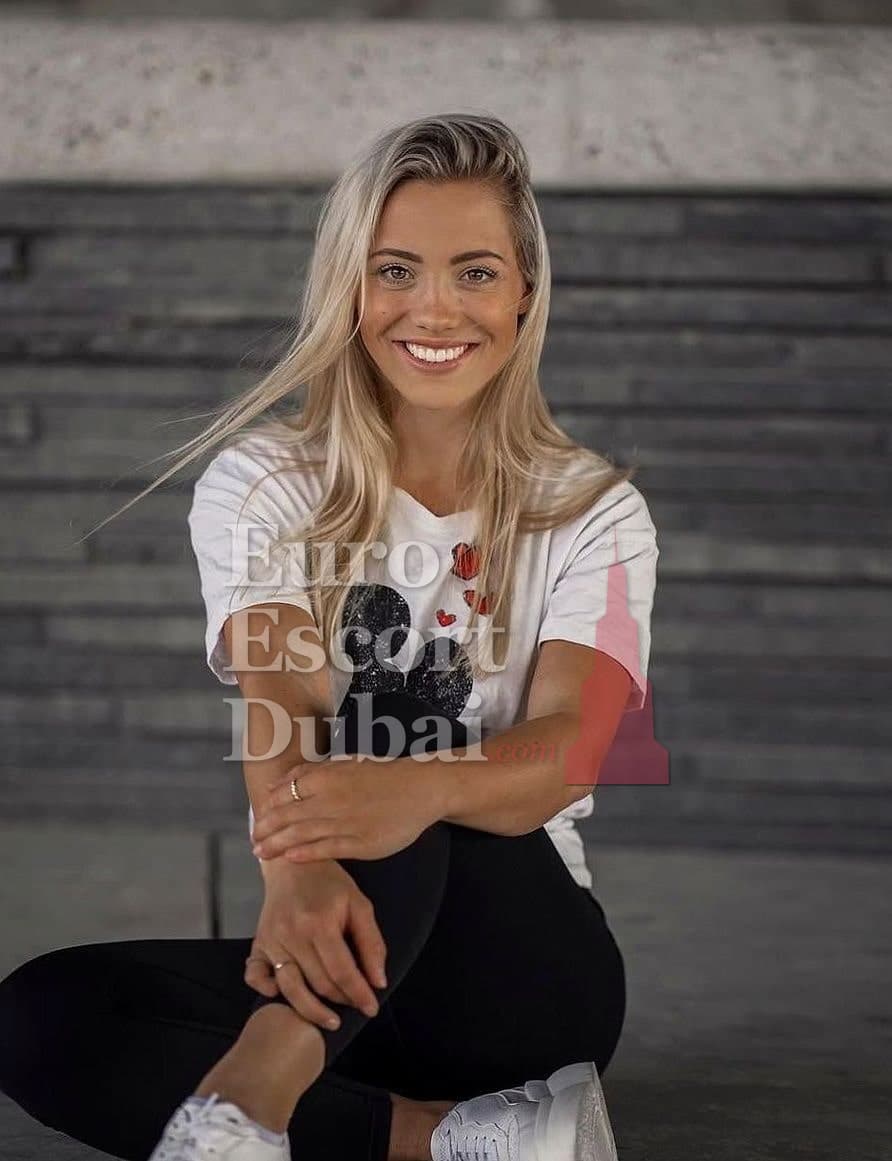 Tuba, 21, escort in Dubai — blonde hair, Turkish (photo 4 of 6)