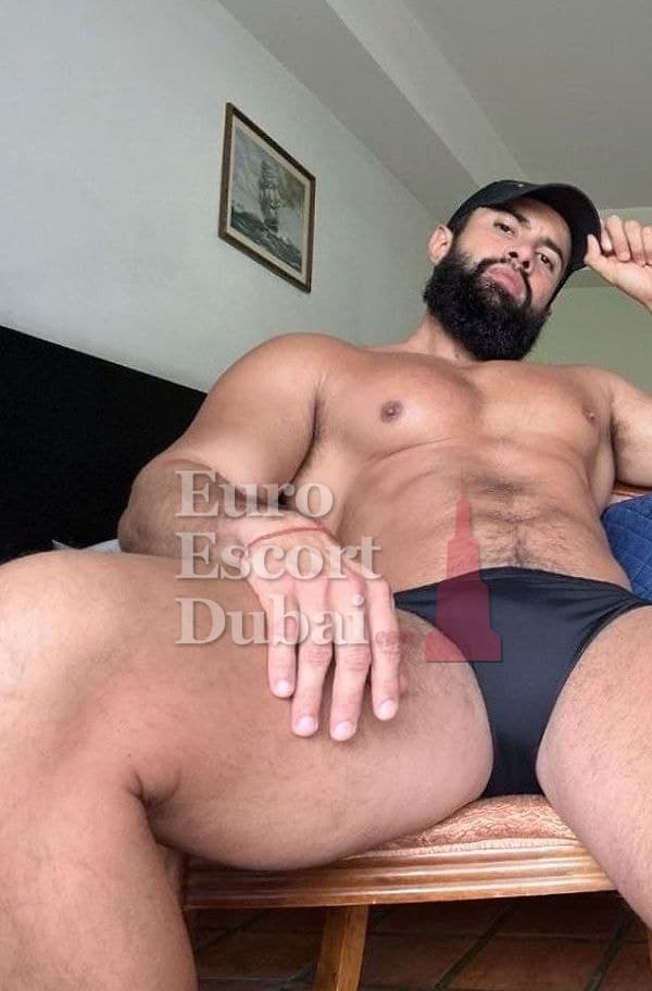 Leonardo, 33, escort in Dubai — 183 cm, black hair (photo 8 of 8)